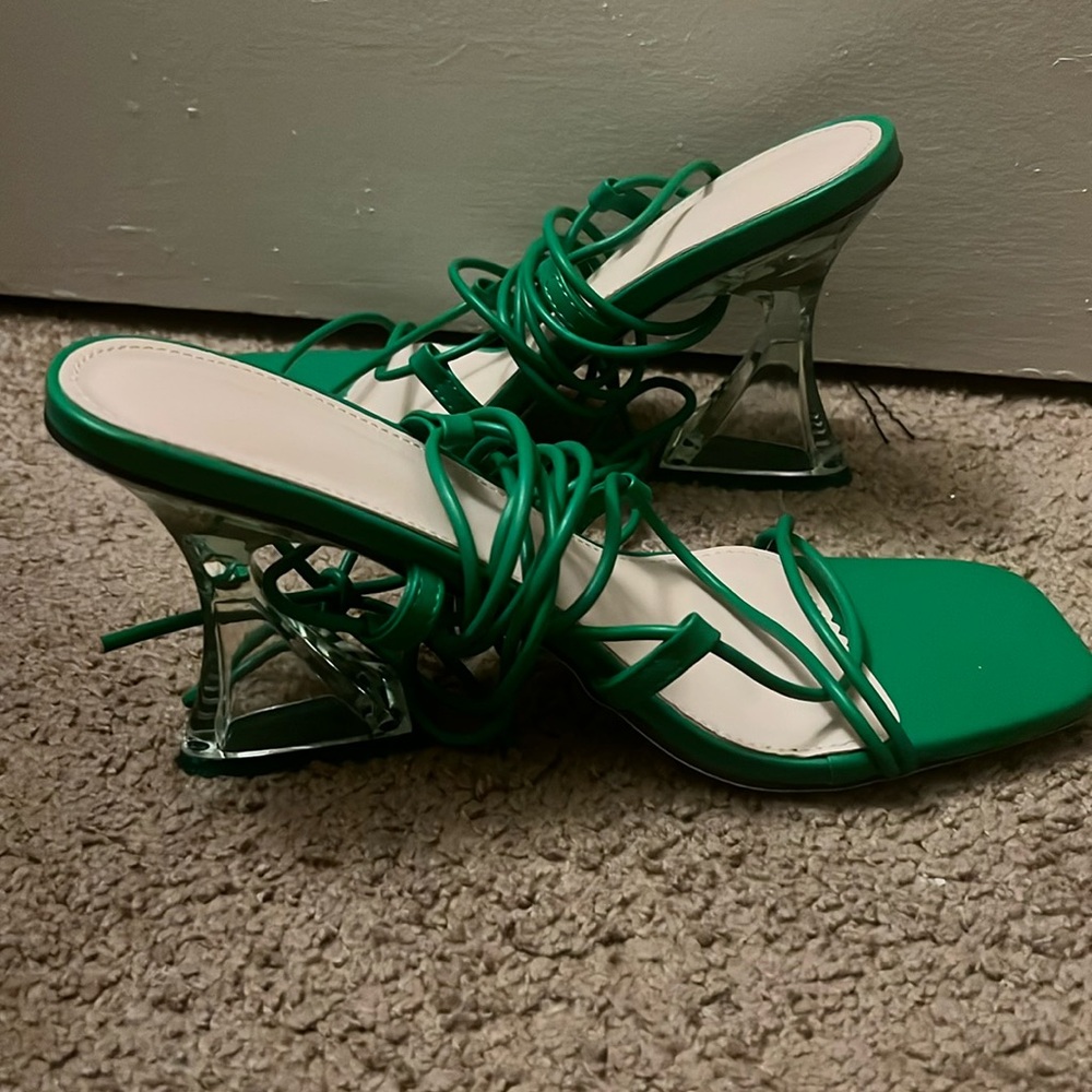 Green abstract heels